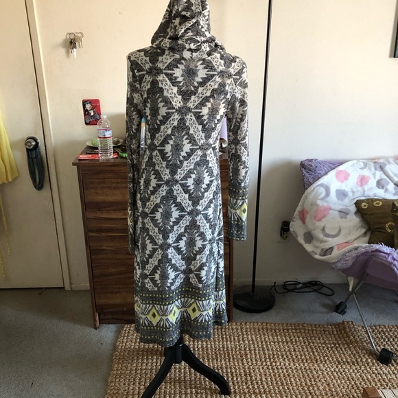 Adorable grey and white yellow patterned cardigan w/hood - Picture 2 of 12